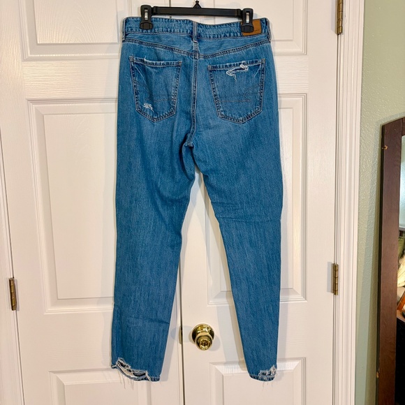 American Eagle Tomgirl Distressed Jeans Size 8 - Picture 2 of 8